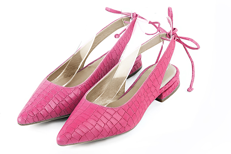 Fuschia pink women's slingback shoes. Pointed toe. Flat flare heels. Front view - Florence KOOIJMAN